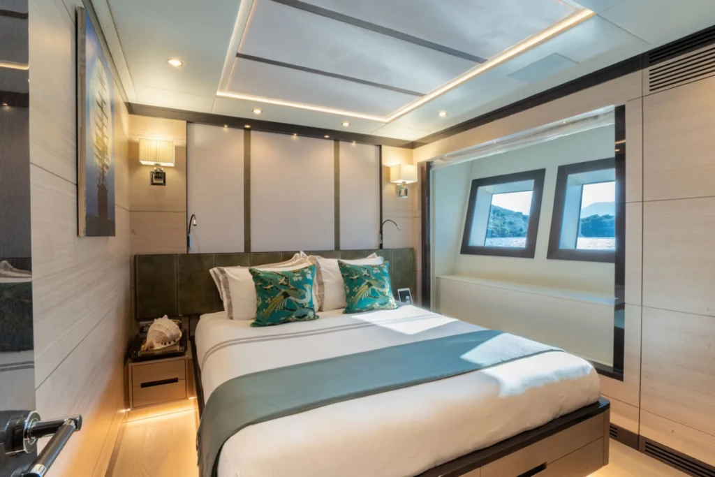 Elizabeth Yacht