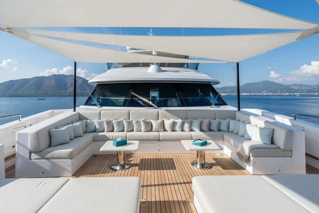 Elizabeth Yacht