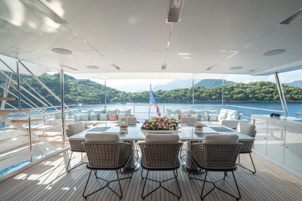 Elizabeth Yacht