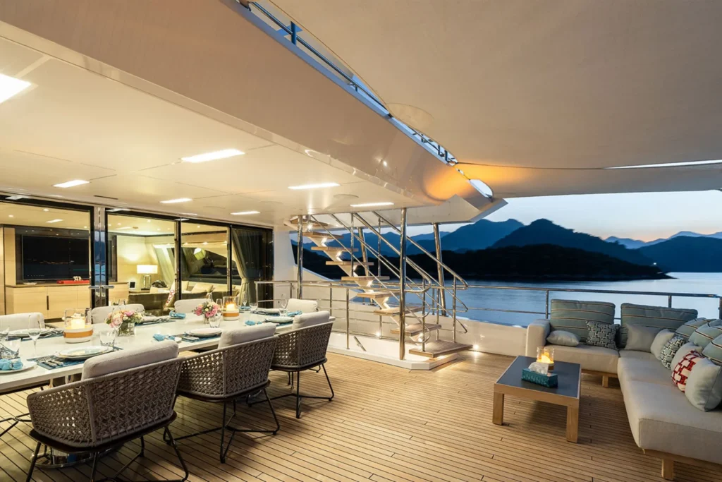 Elizabeth Yacht