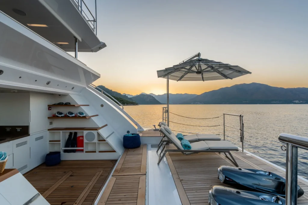 Elizabeth Yacht