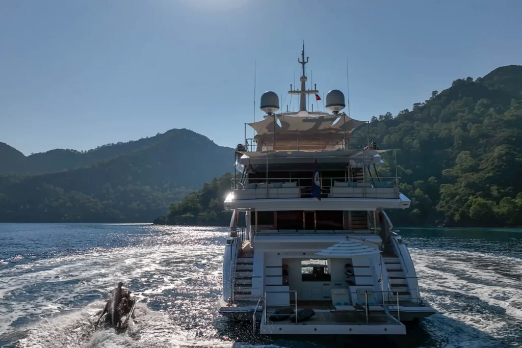 Elizabeth Yacht