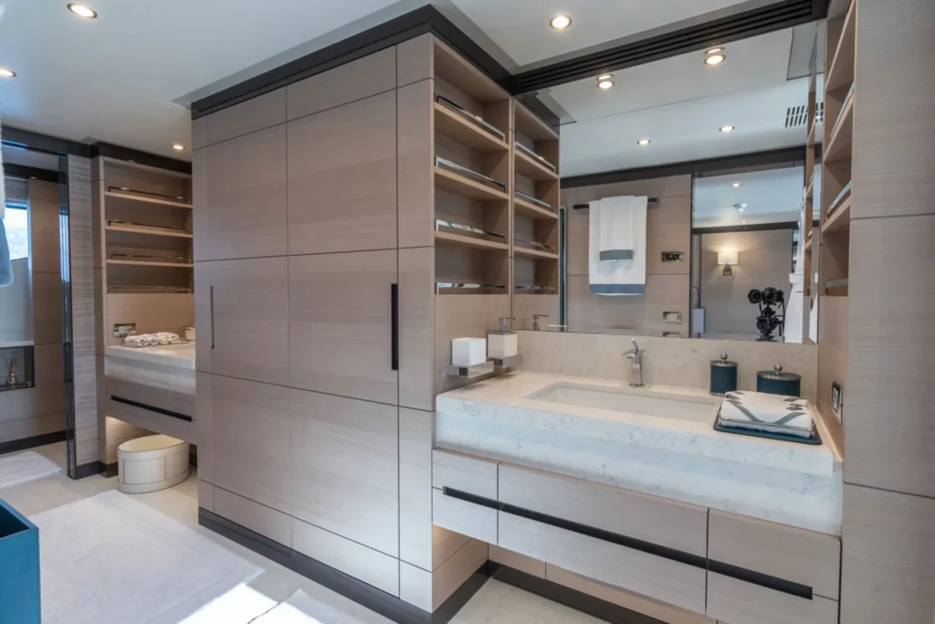 Elizabeth Yacht