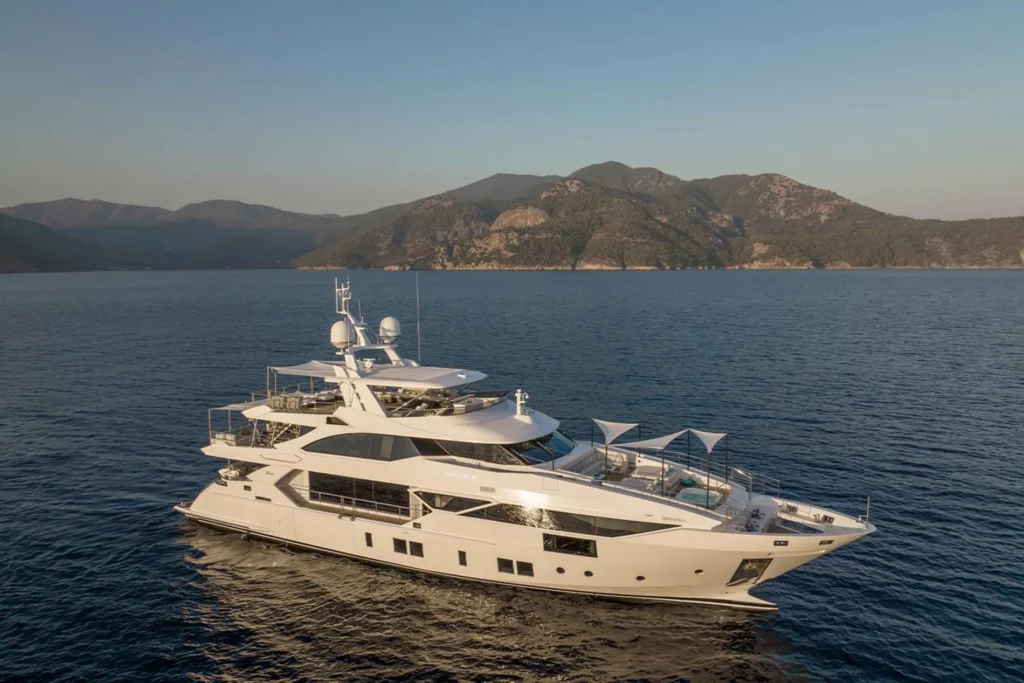 Elizabeth Yacht